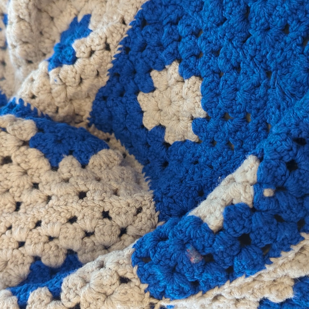 💙60's Handmade Blanket🤍 - Picture 4 of 5